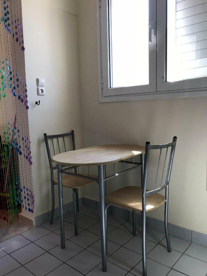 Cozy One-Bedroom Apartment In Halepa, Chania Chrissi Akti Chania Exterior foto