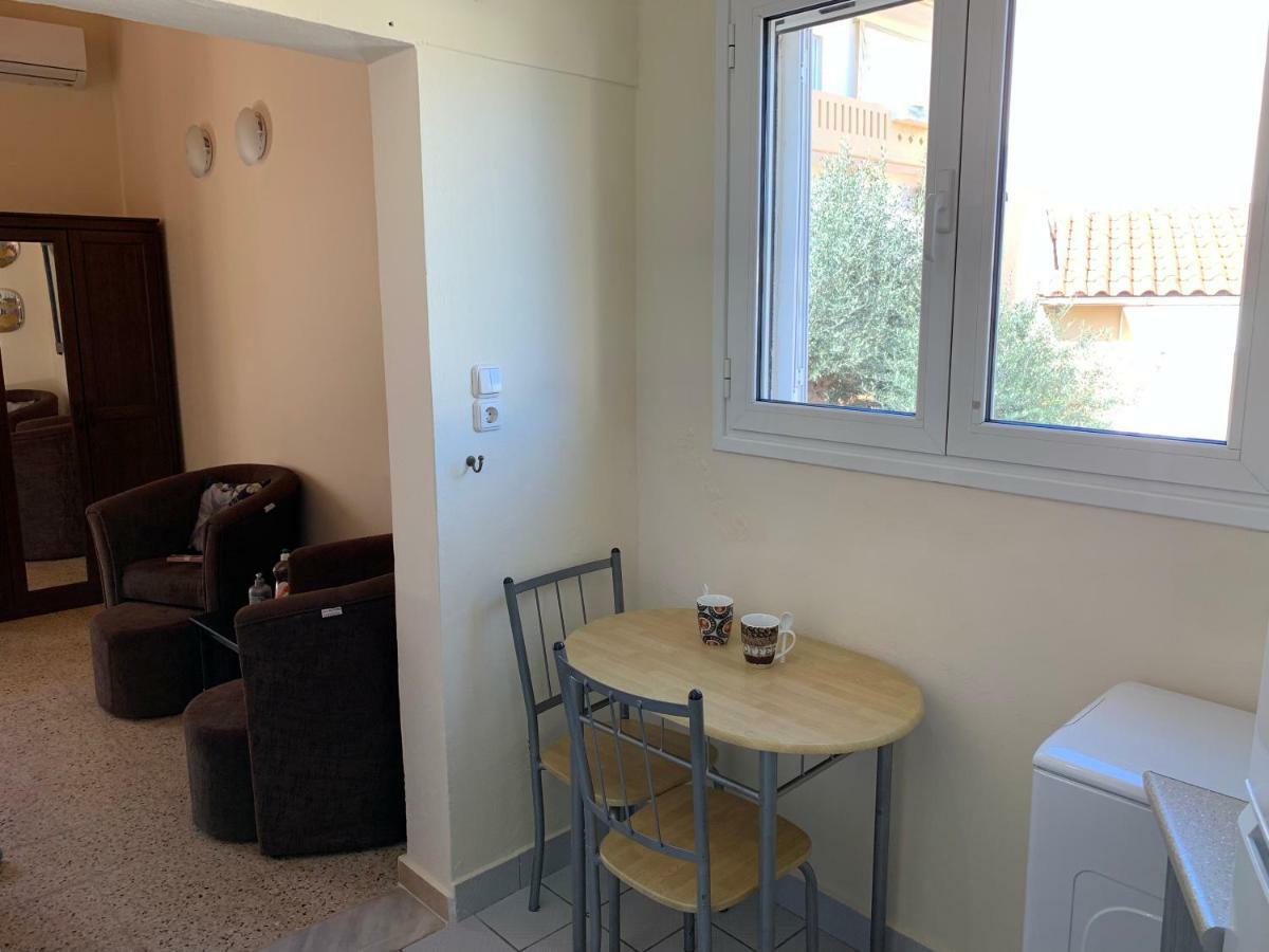 Cozy One-Bedroom Apartment In Halepa, Chania Chrissi Akti Chania Exterior foto